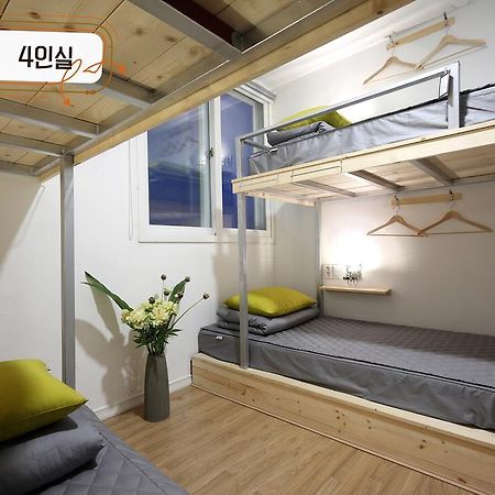 First Guesthouse Pusan Zewnętrze zdjęcie
