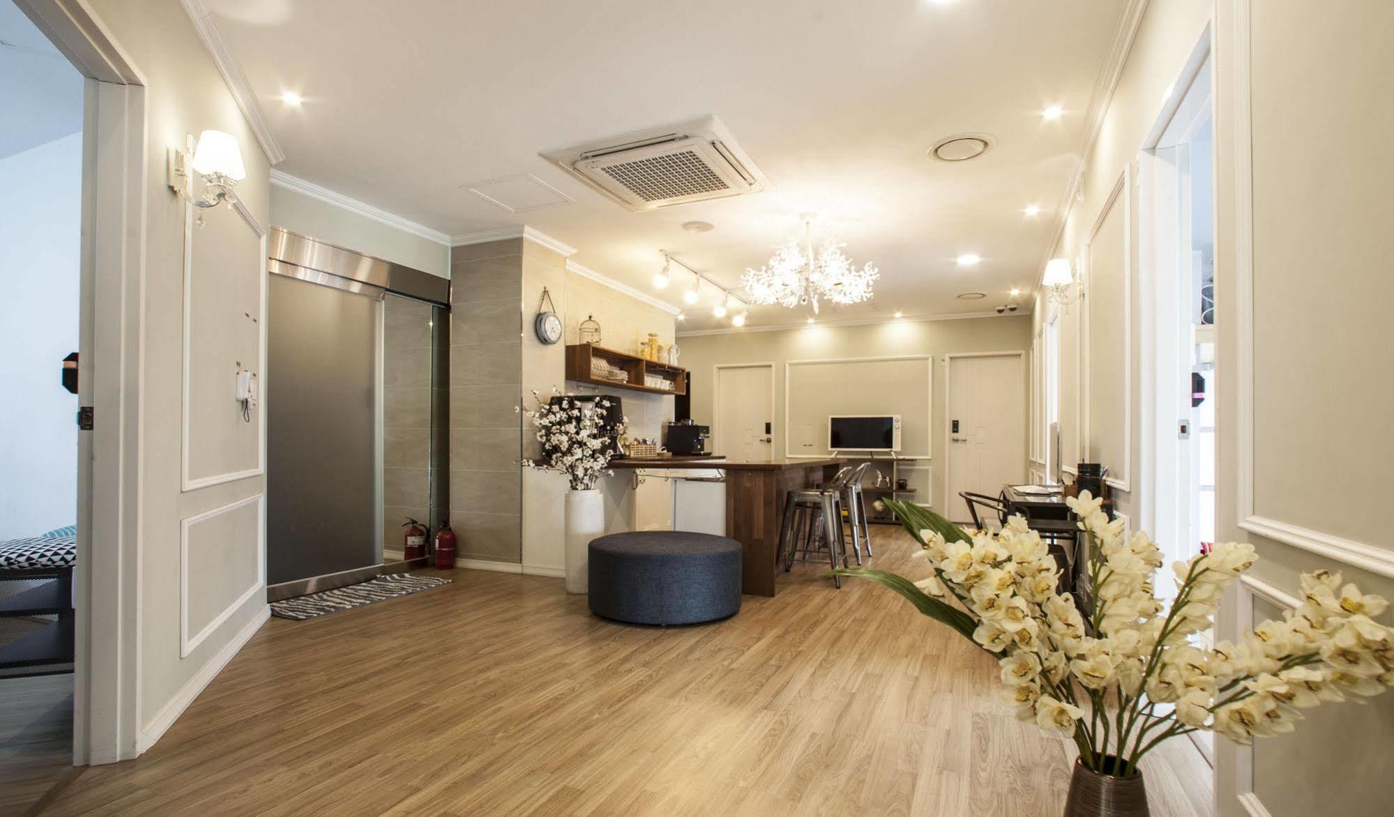 First Guesthouse Pusan Zewnętrze zdjęcie
